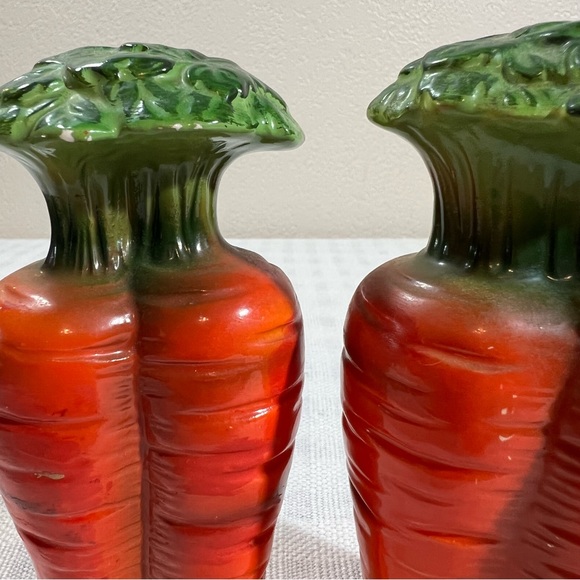 Vintage Made in Japan Large 6” Carrot Bunch Salt & Pepper Shakers Retro Kitsch - Picture 5 of 5